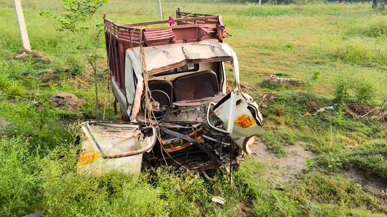 छपरा में दर्दनाक सड़क हादसा, ऑर्केस्ट्रा वाहन ट्रक से टकराया; 3 की मौत