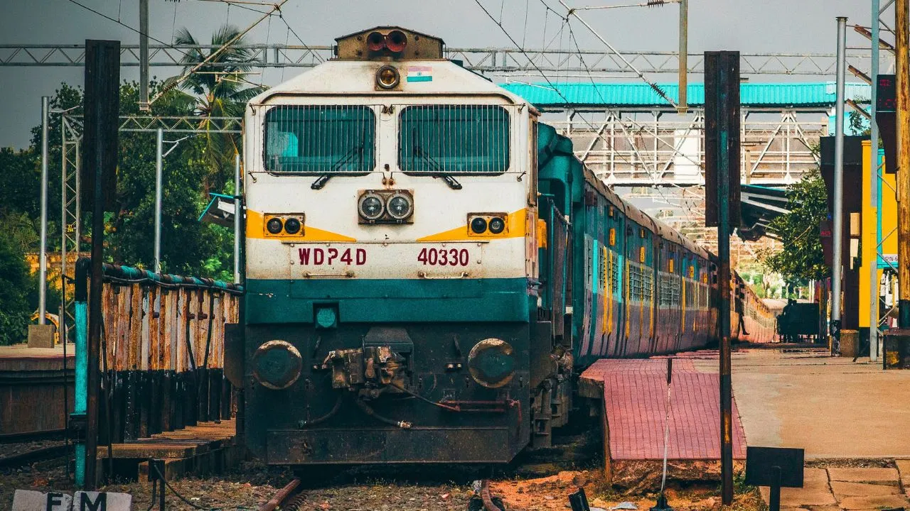 अब ट्रेन में मिलेगा हवाई सफर जैसा अनुभव, नई सुविधाएं देख रह जाएंगे दंग