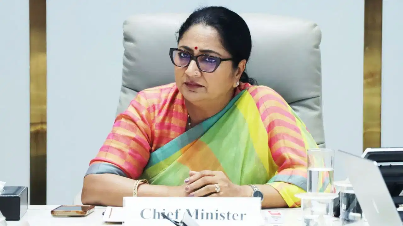 दिल्ली में प्रदूषण पर बड़ा एक्शन, 2 दिन वर्क फ्रॉम होम और ‘नो व्हीकल डे’ जैसे अहम फैसले