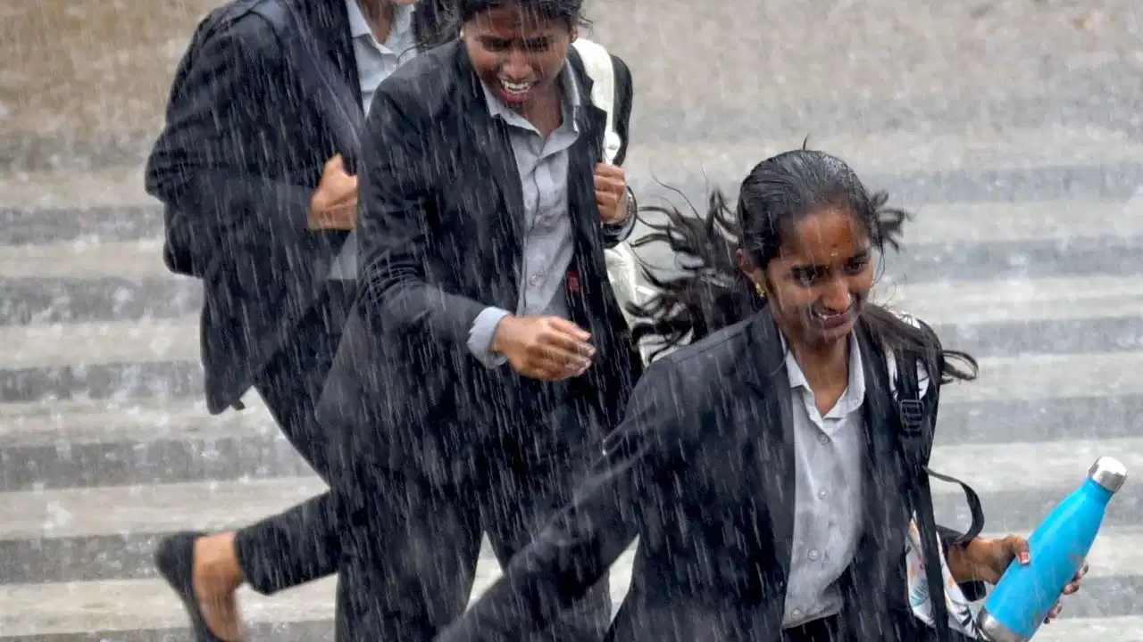 दिल्ली-UP में बारिश का अलर्ट, उत्तराखंड में ओलावृष्टि की चेतावनी