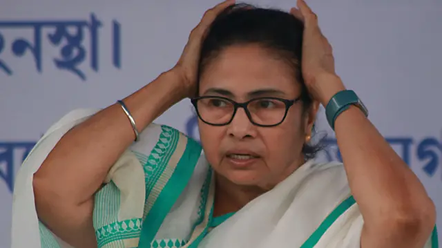 ममता बनर्जी की बढ़ी मुश्किलें, साम्प्रदायिक टिप्पणी के आरोप में हेयर स्ट्रीट थाने में दर्ज हुई एफआईआर