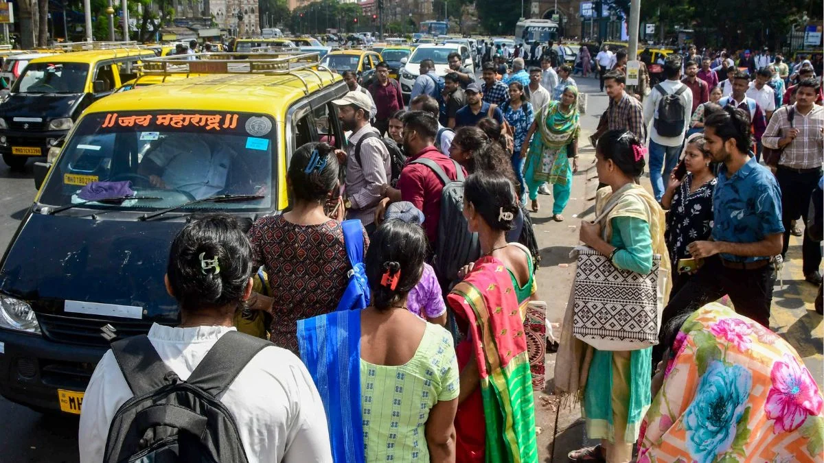 मुंबई: BEST कर्मचारियों की हड़ताल दूसरे दिन भी जारी, 26 बसों में तोड़फोड़, 25 लाख यात्री प्रभावित