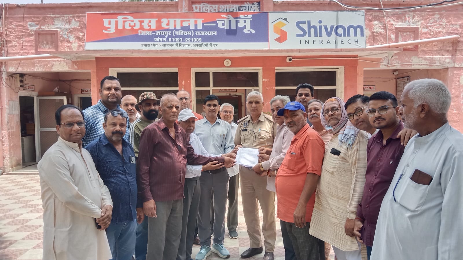 चौमू पौराणिक नहर में फेंके जा रहे मवेशियों के अवशेष, धार्मिक भावनाएँ आहत स्थानीय निवासियों ने पुलिस से की कड़ी कार्रवाई की मांग