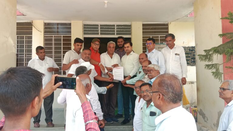 करण कुमावत हमले पर फूटा समाज का गुस्सा! चौमूं में मुख्यमंत्री के नाम सौंपा ज्ञापन