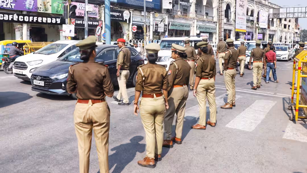 यूपी में 206 पुलिस अधिकारियों का बड़ा तबादला, 65 जिलों में बदली तैनाती; देखें पूरी ट्रांसफर लिस्ट