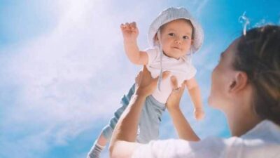 Baby Girl Names: लाडली के लिए पुराने नाम छोड़िए! बेटी को बनाना है साहसी तो चुनें ये खूबसूरत और दमदार नाम