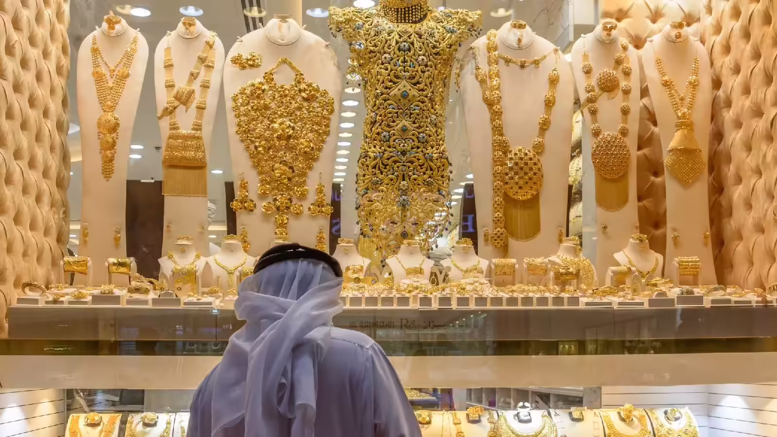 Cheapest Gold: इस देश में अब भी सबसे सस्ता मिलता है सोना, जानिए वहां से भारत में कितना ला सकते हैं?