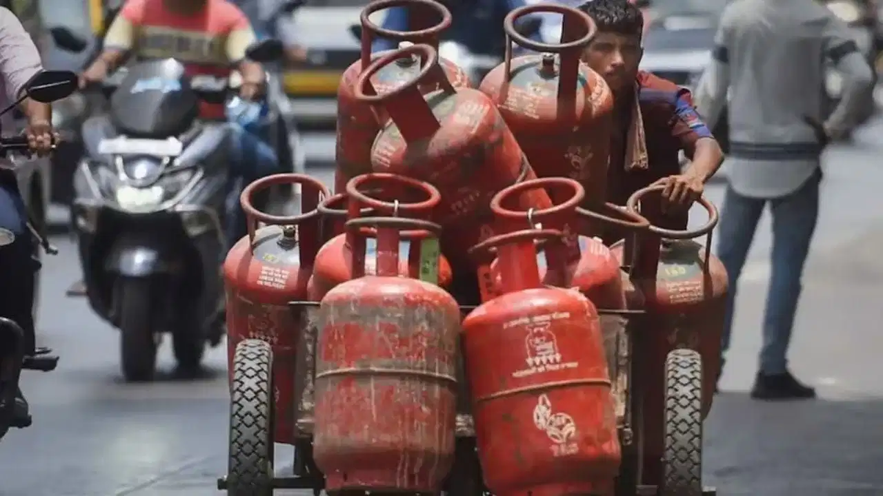 LPG उपभोक्ताओं के लिए नया नियम चर्चा में, 30 से 90 दिन की शर्त पर कनेक्शन सरेंडर की बात