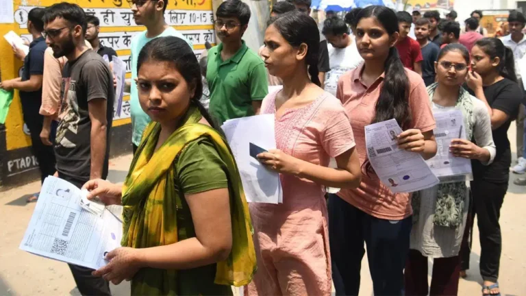 NEET UG 2026: एडमिट कार्ड डाउनलोड करना हुआ आसान, बैंक डिटेल्स दिए बिना भी मिलेगी एंट्री