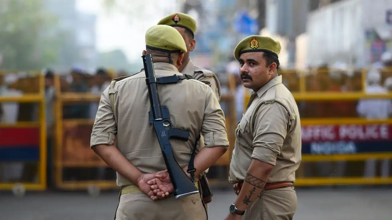 नोएडा में लग्जरी लाइफ का जुनून बना मुसीबत, 217 युवा पहुंचे सलाखों के पीछे