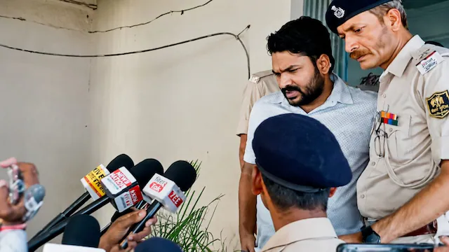 पटना कोचिंग विवाद में रौशन आनंद को झटका, जमानत याचिका खारिज; खान सर को मिली राहत
