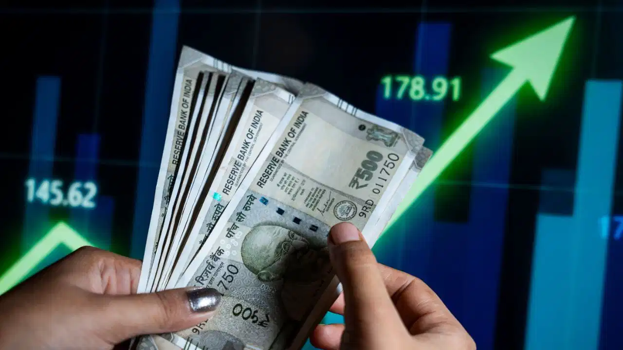 RBI के इस फैसले से रुपये में आई जान, क्या अब डॉलर को देगा मात?