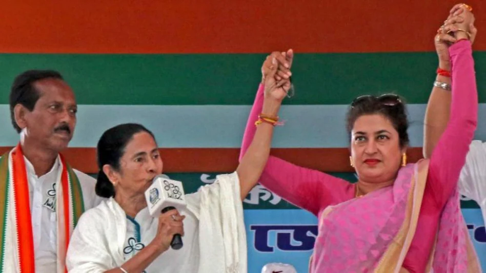 ममता से दूरी पर भावुक हुईं शताब्दी रॉय, बोलीं- 'दीदी को हमेशा मिस करूंगी'