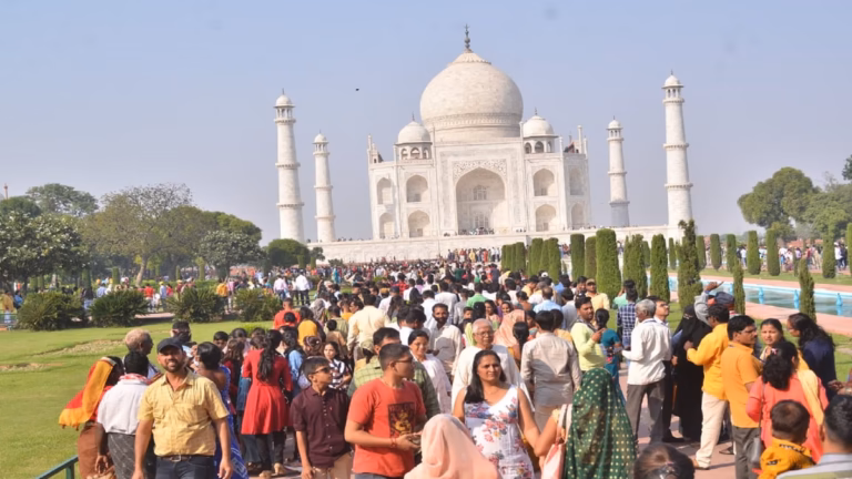 ताजमहल में होंगे ये बड़े बदलाव, विदेशी टूरिस्ट का ‘वेलकम किट’ से होगा स्वागत, जानिए नई तैयारियां