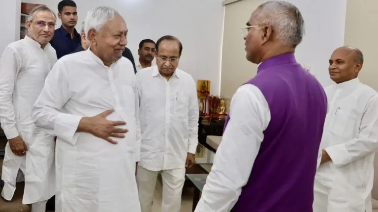 JDU में लौटेंगे RCP सिंह? नीतीश कुमार से 20 मिनट की मुलाकात के बाद बिहार में सियासी हलचल तेज