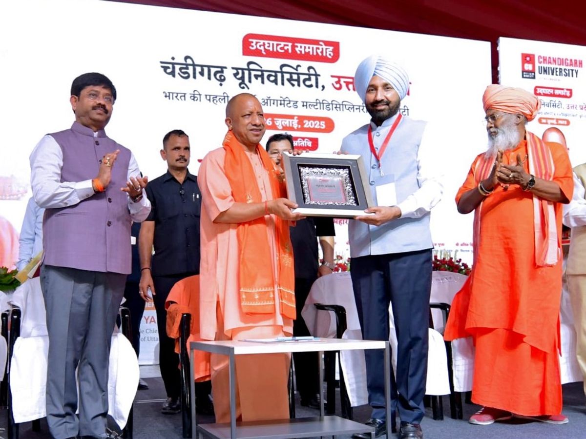 योगी सरकार के शिक्षा विजन को मिली नई मजबूती, चंडीगढ़ यूनिवर्सिटी ने यूपी की मेधाओं का किया सम्मान