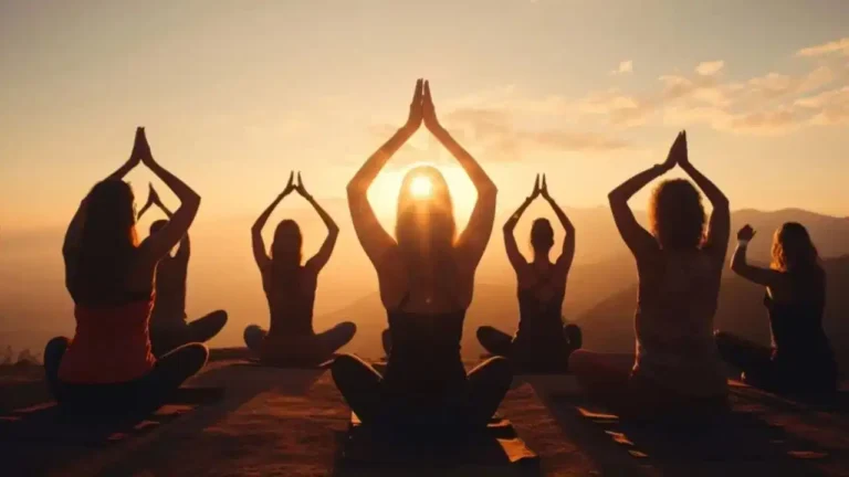 Yoga Day: योग में करियर की अपार संभावनाएं, जानें कौन-कौन से कोर्स और कहां मिलती है नौकरी
