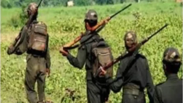झारखंड में नक्सलवाद को बड़ा झटका, ₹60 लाख के इनामी समेत 18 माओवादी करेंगे आत्मसमर्पण
