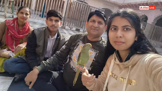 आगरा में पक्षी प्रेम की अनोखी कहानी, लापता तोता 'माऊ' को ढूंढने वाले को मिलेगा 50 हजार का इनाम
