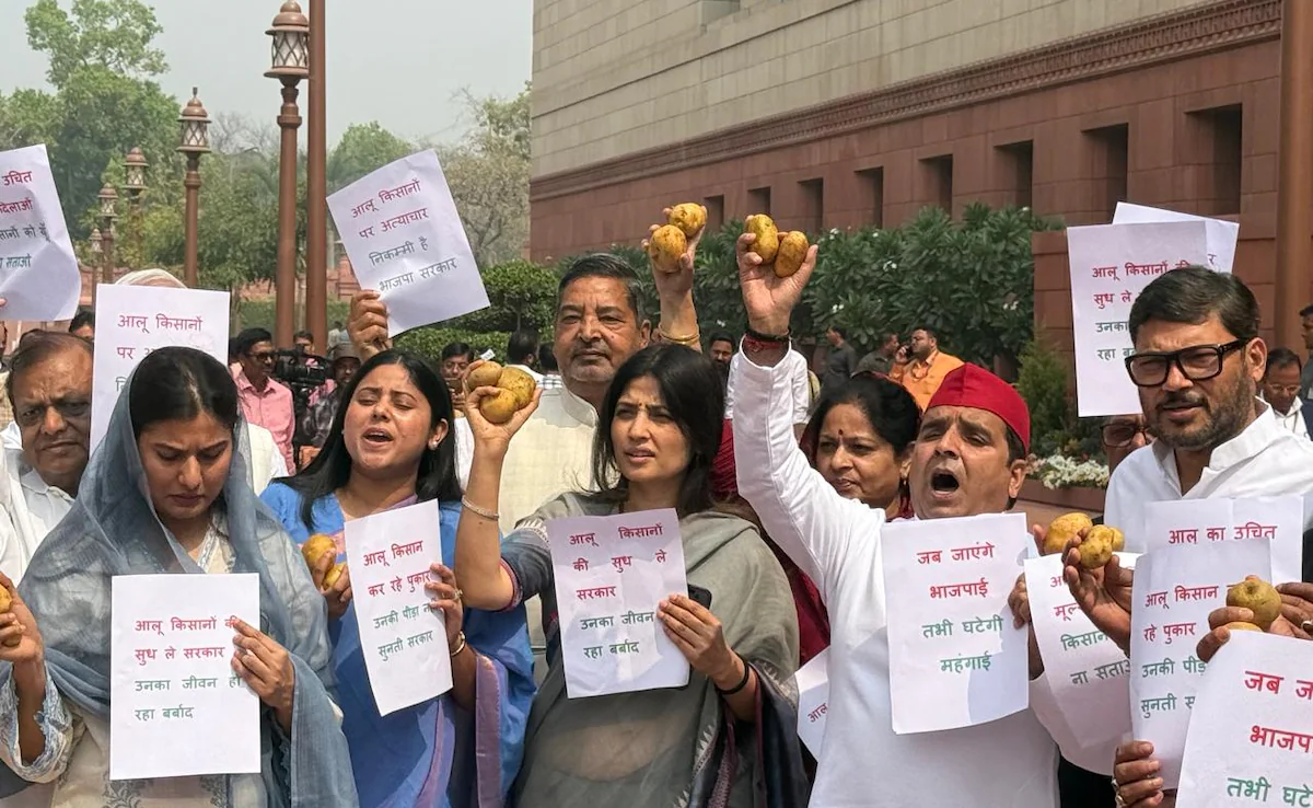 सपा का दावा- डिंपल यादव, इकरा हसन समेत कई सांसद हिरासत में, जंतर-मंतर प्रदर्शन को लेकर बढ़ा तनाव