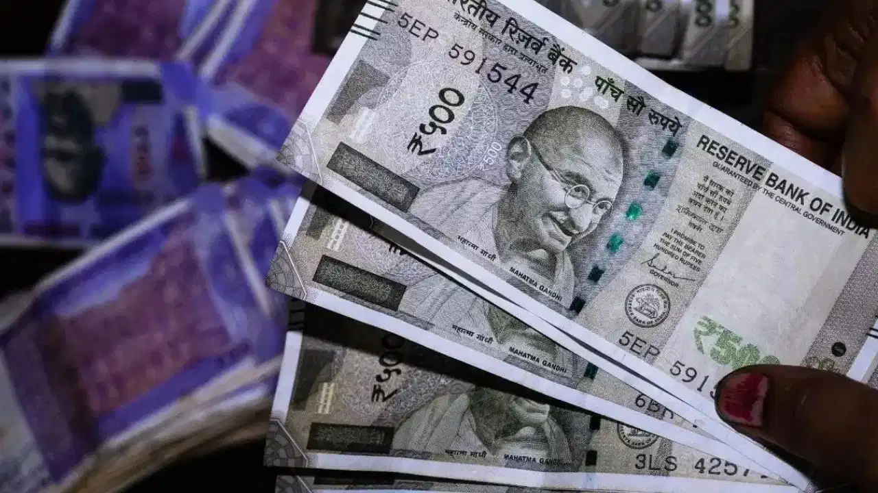 8वें वेतन आयोग पर बड़ा अपडेट! 2.57 फिटमेंट फैक्टर लागू हुआ तो कितनी बढ़ेगी सैलरी? समझिए पूरा गणित