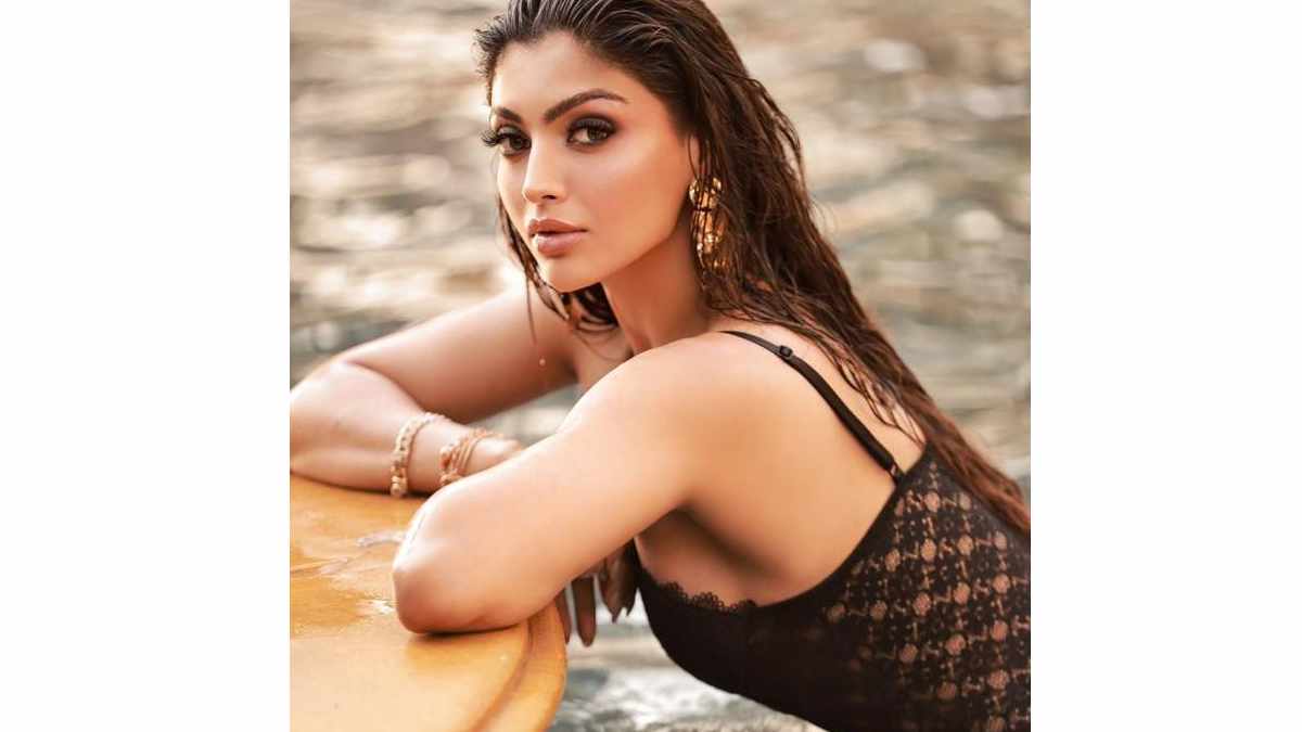 प्रोटेस्ट में शामिल होने के लिए एक्टर्स को मिलते हैं पैसे? आकांक्षा पुरी के दावे से मची हलचल