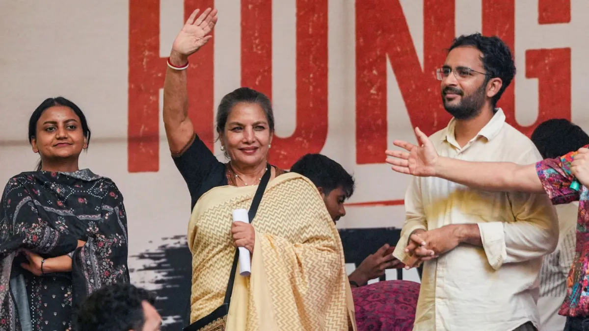 CJP प्रोटेस्ट में पहुंचीं शबाना आजमी, बॉलीवुड की चुप्पी पर बोलीं- "मुद्दे से ध्यान मत भटकाइए"