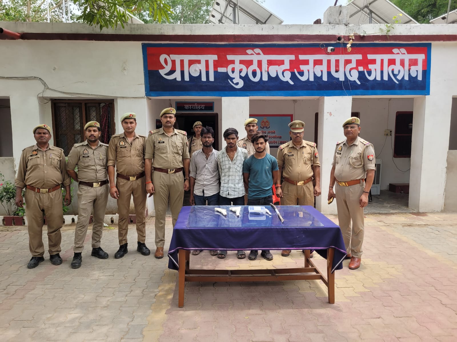 *कुठौंद पुलिस को मिली बड़ी सफलता एटीएम मशीनों में चोरी की योजना बनाते तीन शातिर बदमाश गिरफ्तार*