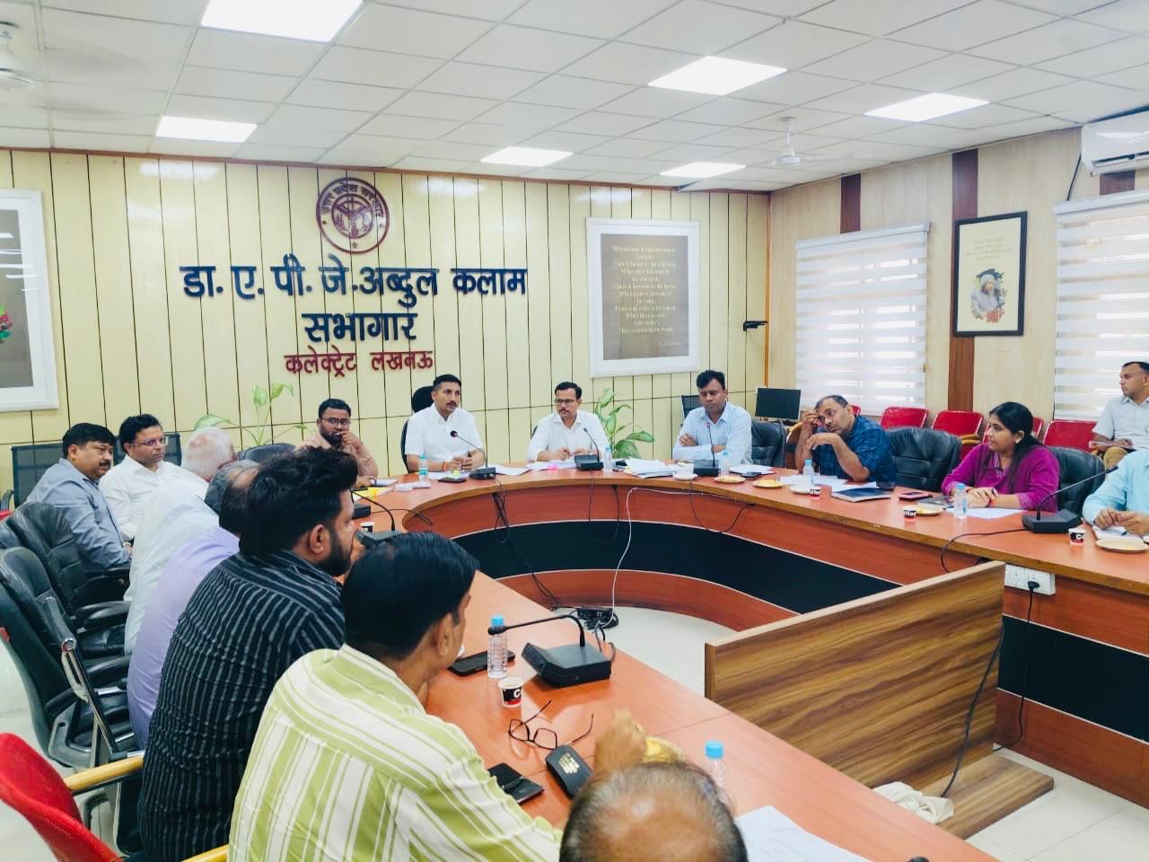 लखनऊ में उद्योग बंधु समिति की बैठक, लंबित मामलों के जल्द निस्तारण के निर्देश