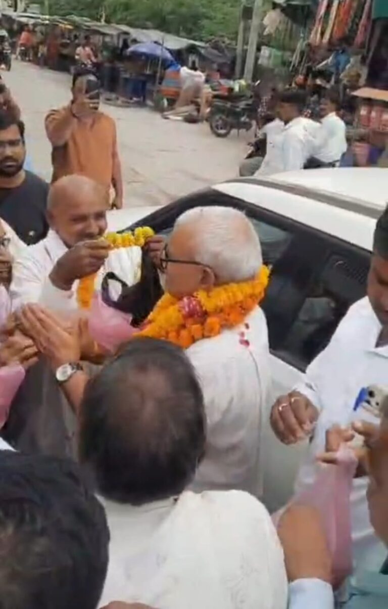 माध्यमिक शिक्षा बोर्ड अध्यक्ष बनने के बाद पहली बार पीसांगन पहुंचे हनुमान सिंह राठौड़, ग्रामीणों ने फूलों की बारिश कर किया भव्य स्वागत