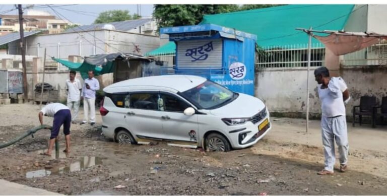 नीमकाथाना में 22 करोड़ की सड़क बनी मुसीबत, ढाई साल से अधूरा चौड़ीकरण, जनता परेशान