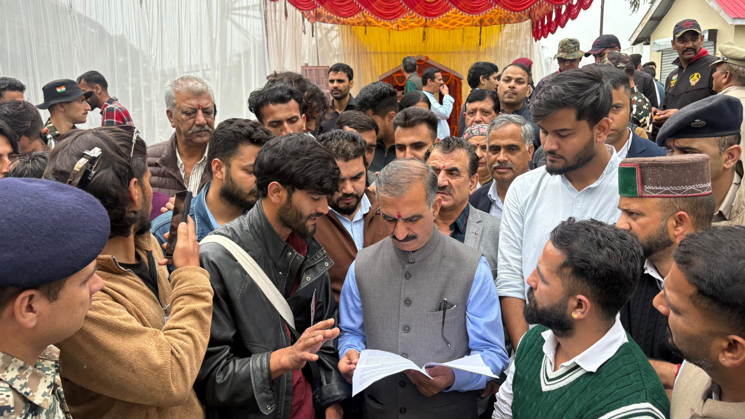 हिमाचल प्रदेश विश्वविद्यालय के 57वें स्थापना दिवस पर एसएफआई ने उठाए पारदर्शिता, जवाबदेही और उच्च शिक्षा सुधार के मुद्दे; मुख्यमंत्री को सौंपा ज्ञापन