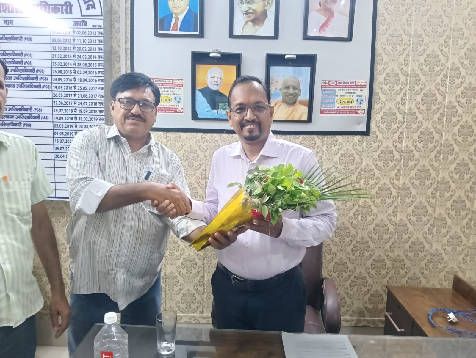 शाहजहांपुर: शाहाबाद नगर पालिका में सर्वेश कुमार कुशवाहा का भव्य स्वागत, कर्मचारियों ने दी शुभकामनाएं