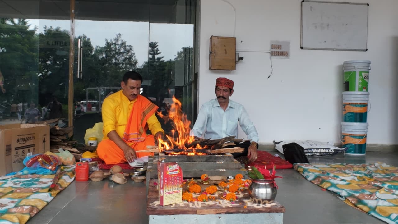 एचआईईटी ग्रुप ऑफ इंस्टीट्यूशंस में नवप्रवेशी विद्यार्थियों के लिए इंडक्शन प्रोग्राम एवं वैदिक हवन का आयोजन