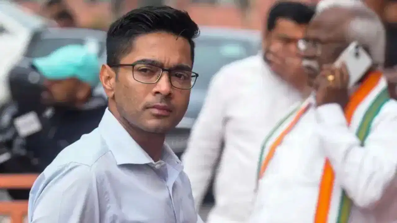 बंगाल में बड़ा एक्शन! अभिषेक बनर्जी से जुड़े ‘अवैध’ ऑफिस पर चला बुलडोजर, 3 JCB से गिराई गई बिल्डिंग