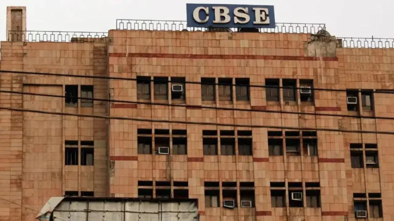 CBSE Three Language Policy: सुप्रीम कोर्ट में केंद्र का पक्ष, 'तीन-भाषा नीति से पूरे होते हैं कई महत्वपूर्ण सार्वजनिक उद्देश्य'