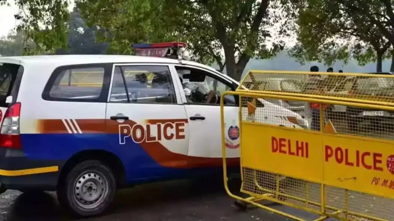 सफाई के लिए बुलाई मेड, फिर रेप केस की धमकी देकर मांगे लाखों रुपये