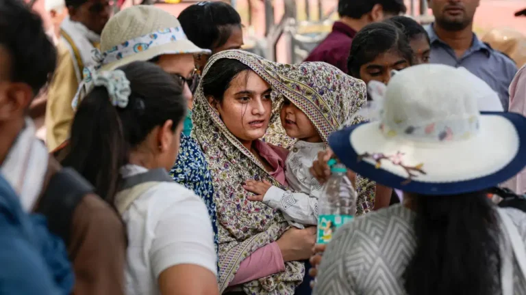 Delhi Weather: दिल्ली की हवा हुई जहरीली! 85 दिनों में सबसे खराब AQI, 36°C में 45°C जैसी गर्मी ने बढ़ाई परेशानी