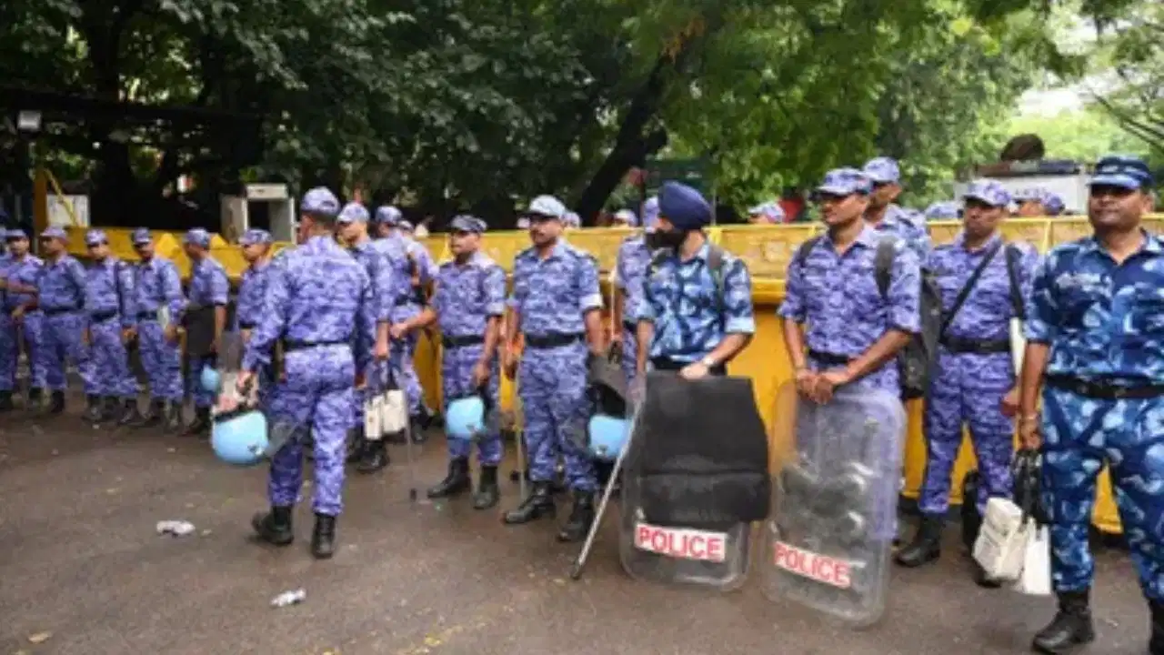 दिल्ली में प्रदर्शनों का असर, सुरक्षा के लिए बंगाल से बुलाई गईं CRPF की 20 अतिरिक्त कंपनियां