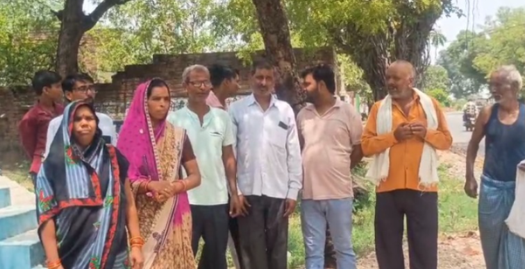 जालौन: ग्रामीणों को विकास के नाम पर मिला ठेंगा,सचिव प्रधान पर आरोप
