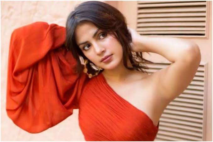 Rhea Chakraborty Birthday: चंद फिल्मों में नजर आईं रिया चक्रवर्ती, आज करोड़ों की संपत्ति की मालकिन