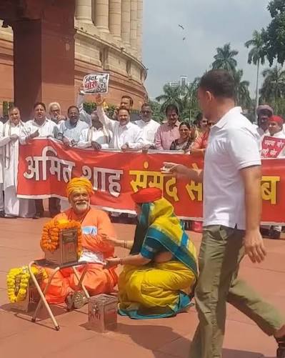 'भगवा का अपमान है', पप्पू यादव के संसद में नाटक पर साक्षी महाराज का हमला