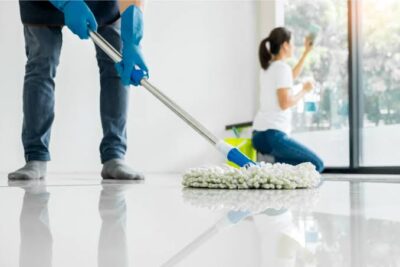 How to Remove Sticky Floors: पोछा लगाने के बाद फर्श हो जाता है चिपचिपा? पानी में मिलाएं ये चीज, शीशे की तरह चमकेगा घर