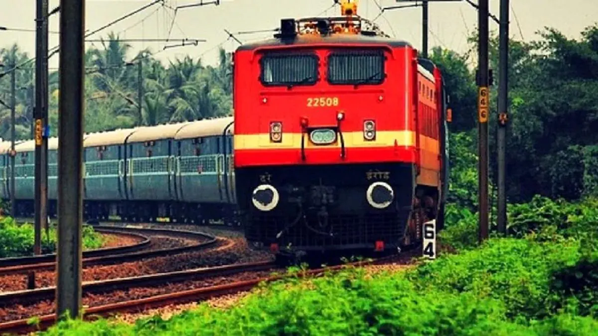 50 साल तक ट्रेनों में नहीं थे टॉयलेट, एक यात्री के मजेदार खत ने बदल दी रेलवे की सोच