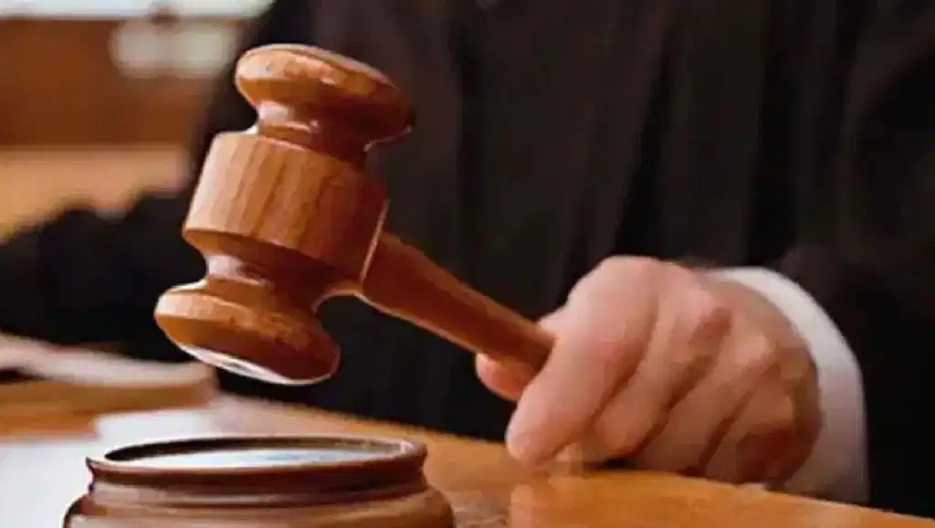 20 साल की शादी के बाद पति ने पत्नी को मानने से किया इनकार, नौकरी लगते ही बदला रवैया… कोर्ट ने सुनाया बड़ा फैसला