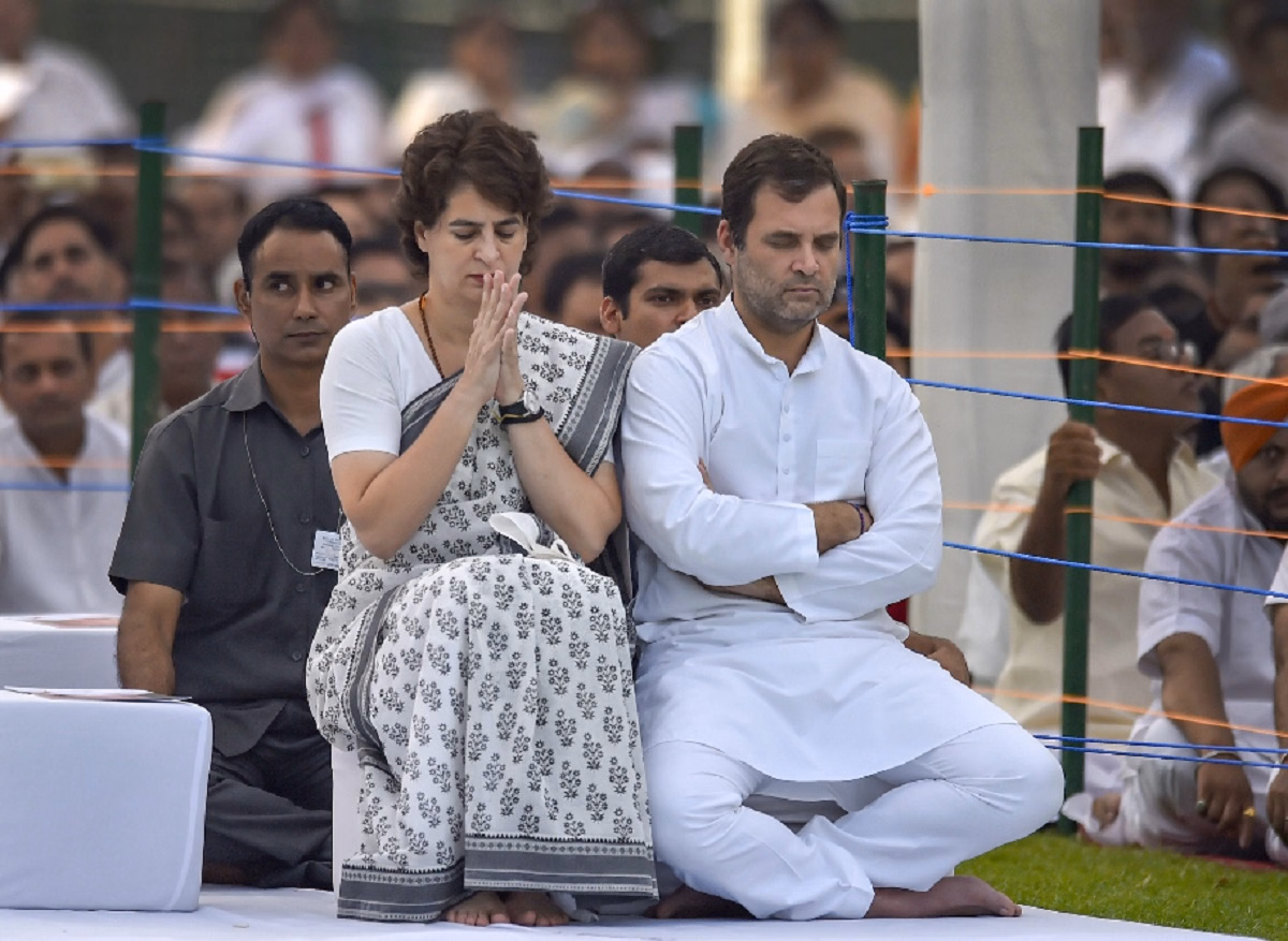 सरकार के खिलाफ राहुल-प्रियंका का मार्च, सड़क पर लेटे वेणुगोपाल, PM आवास के बाहर 'इस्तीफा दो' की गूंज
