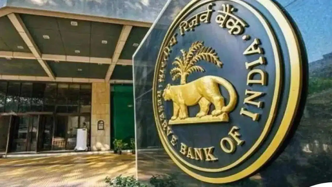 RBI का बड़ा एक्शन! मुथूट फाइनेंस समेत 6 कंपनियों पर लगाया जुर्माना, जानिए क्या है वजह?