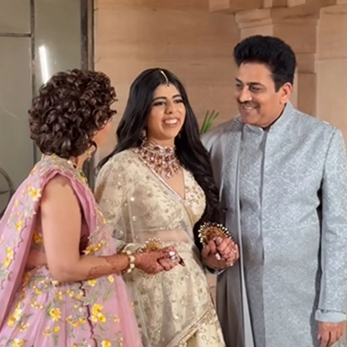 लाखों का लहंगा, करोड़ों का वेन्यू, 'तारक मेहता' फेम अभिनेता ने की बेटी की रॉयल शादी, मेहमान बने विक्की कौशल