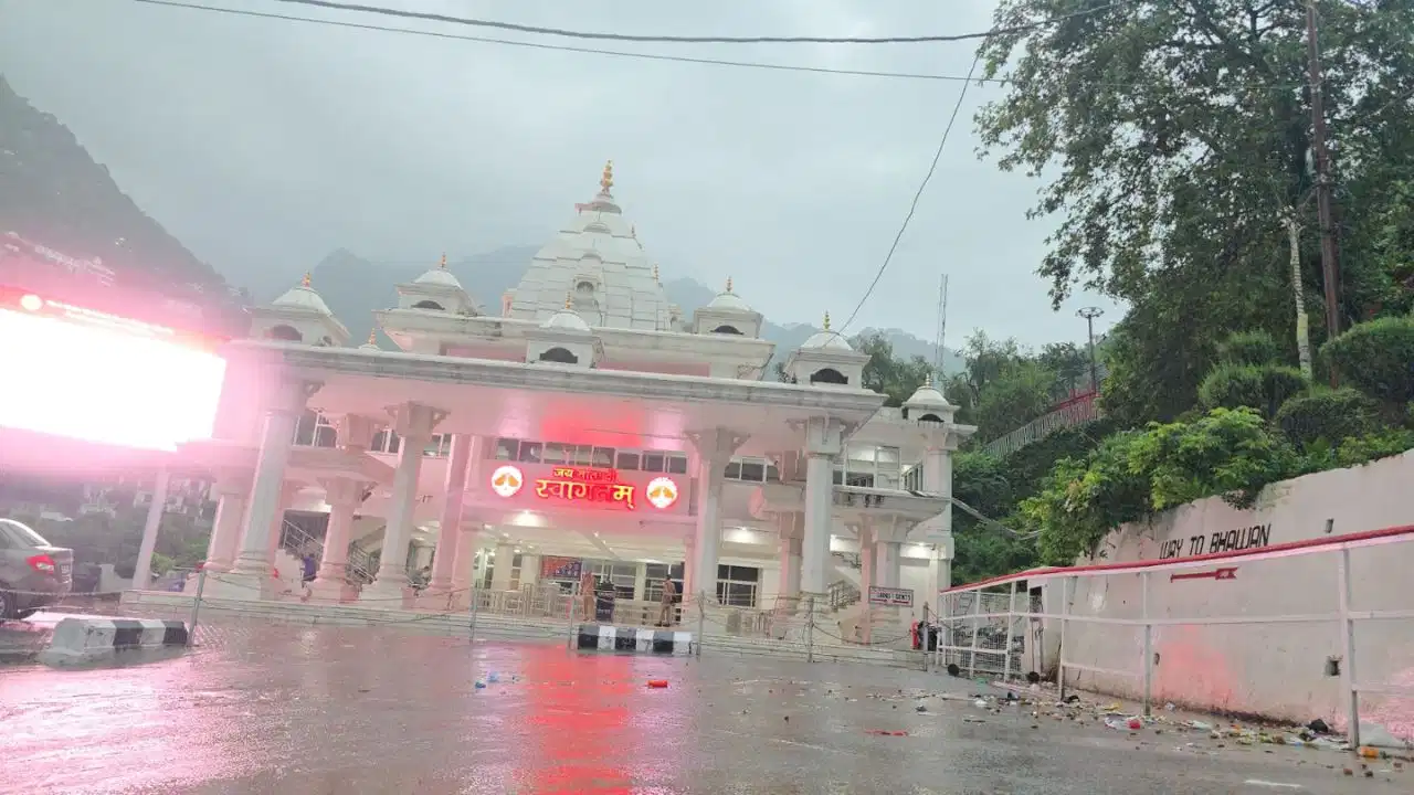 अमरनाथ के बाद अब वैष्णो देवी यात्रा भी स्थगित, खराब मौसम की वजह से IMD ने जारी किया अलर्ट