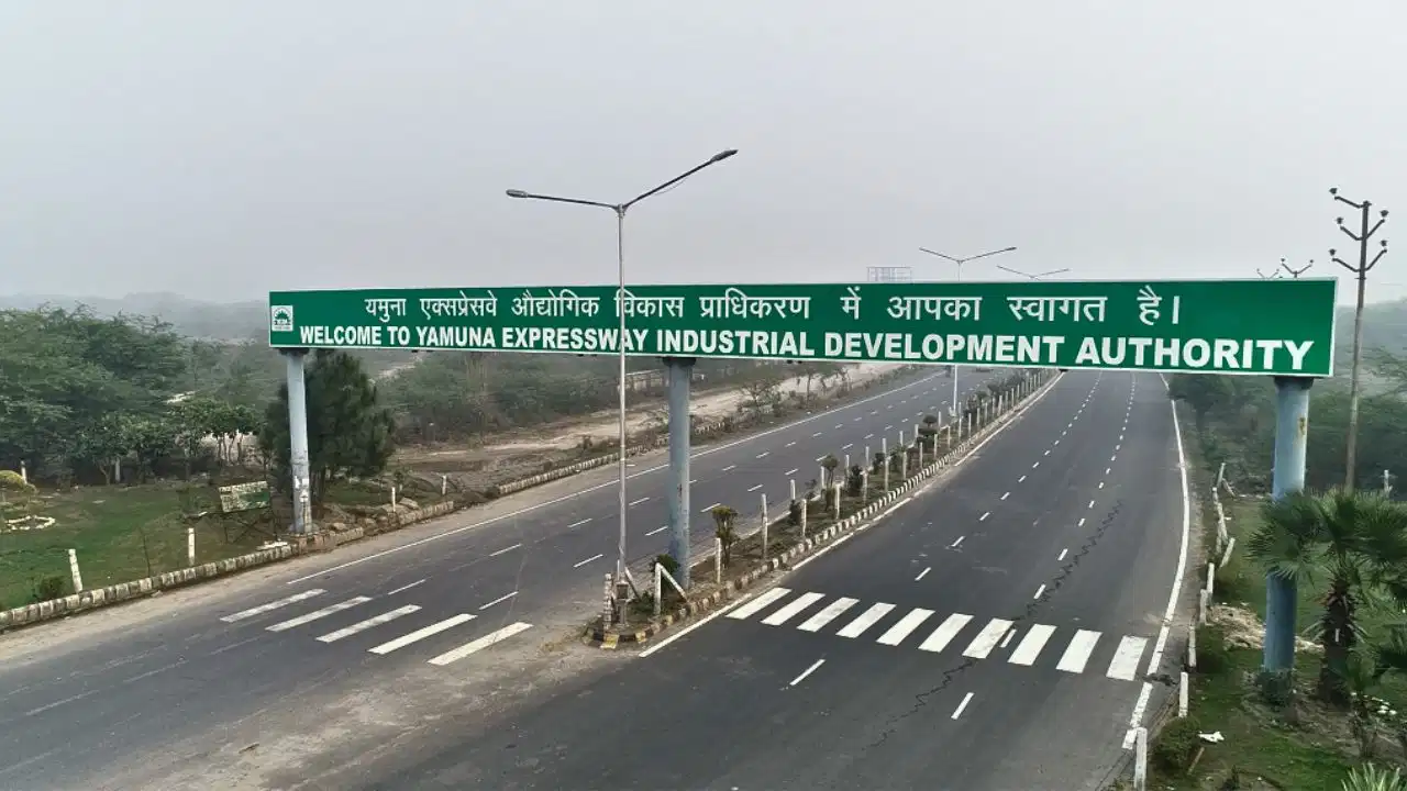 YEIDA में 8 कंपनियों को लेटर ऑफ इंटेंट, 18,000 रोजगार के अवसर, इन सेक्टरों को मिलेगा बड़ा फायदा